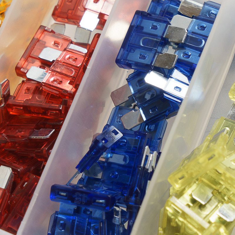 Assortment of 140 Fuses