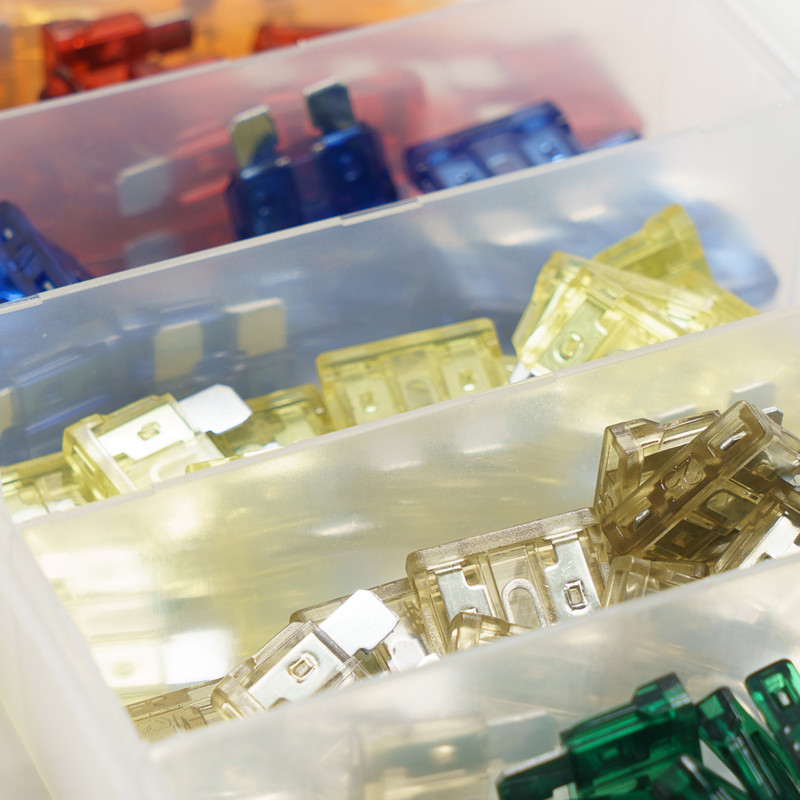 Assortment of 140 Fuses