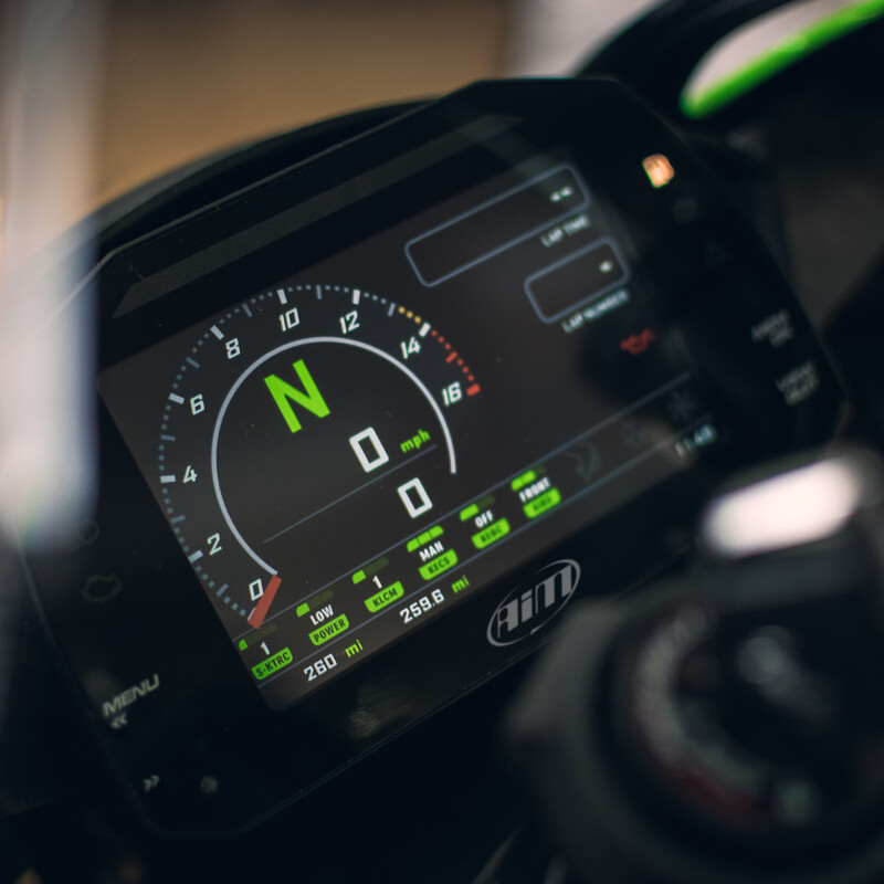 AiM MXK10 Dash Logger for Kawasaki Ninja ZX-10R (2011-2020)