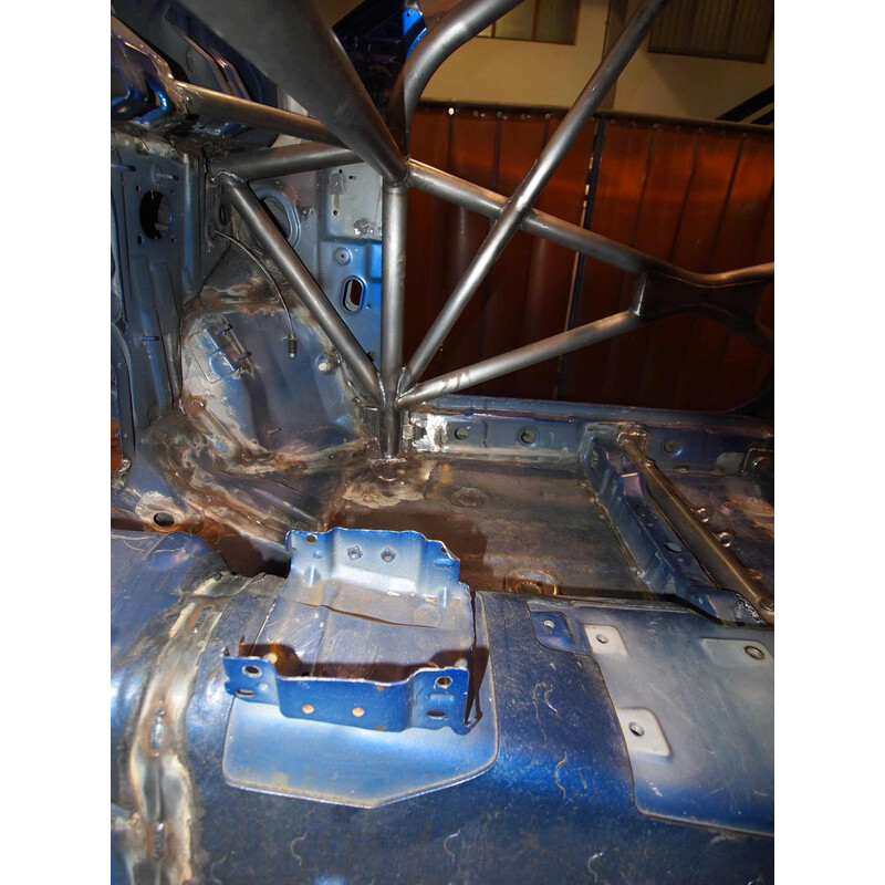 Custom Cages Multipoint Weld-In Roll Cage for Mitsubishi Lancer Evo 8 (VIII) - FIA
