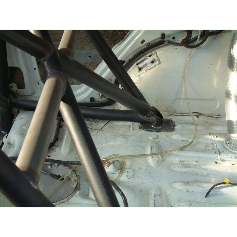Custom Cages Multipoint Weld-In Roll Cage for Renault Clio 1 - FIA