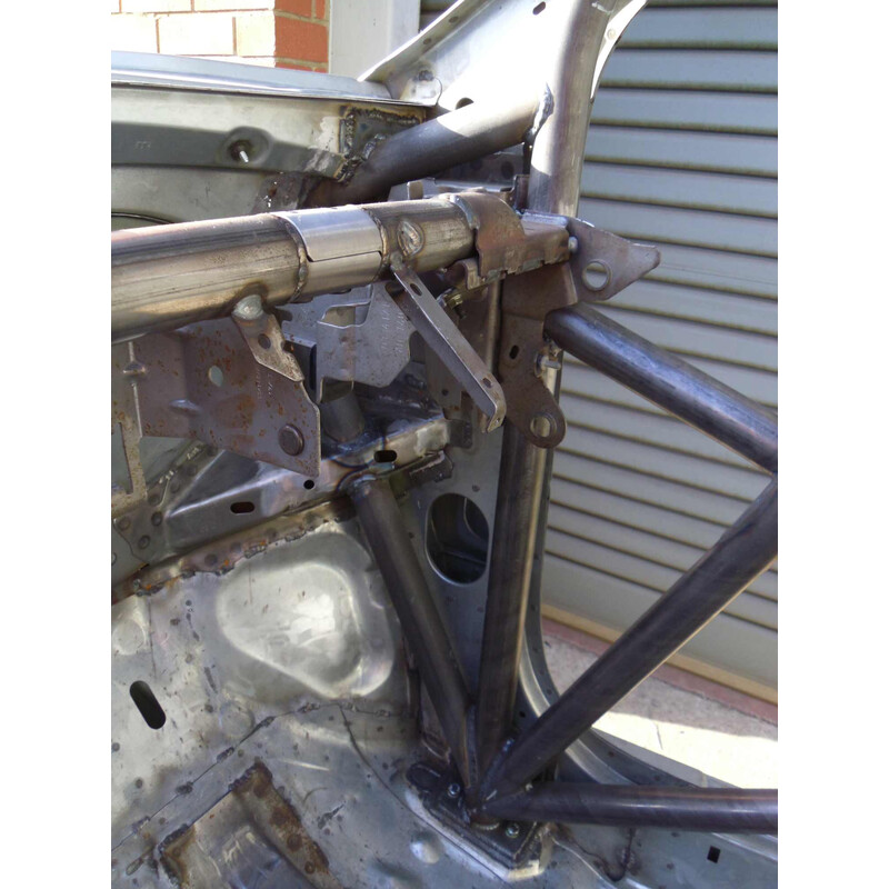 Custom Cages Multipoint Weld-In Roll Cage for Renault Clio 3 - FIA