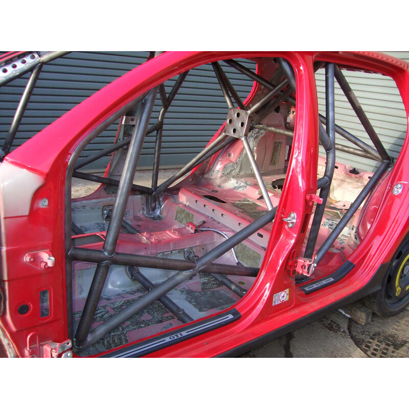 Custom Cages Multipoint Weld-In Roll Cage for Volkswagen Golf 5 - FIA