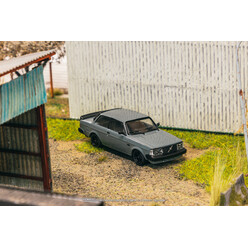Tarmac Works 1/64 - Volvo 242 Custom