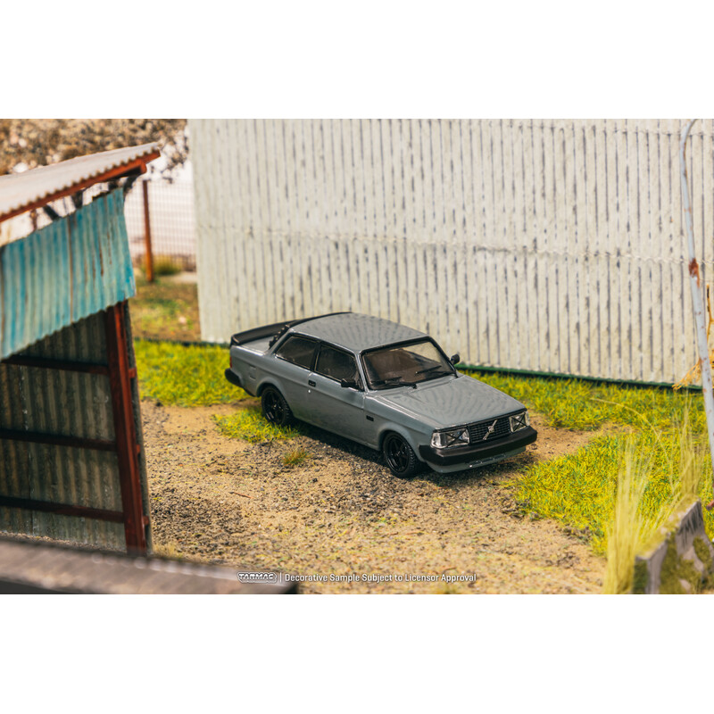 Tarmac Works 1/64 - Volvo 242 Custom