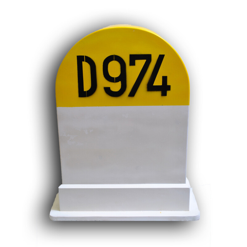 Iconic\u0020French\u0020Road\u0020\u0028Departementale\u0020974\u0029\u0020Bollard